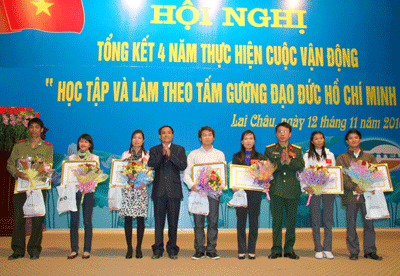 Xuất hiện nhiều điển hình tiên tiến trong Cuộc vận động “Học tập và làm theo tấm gương đạo đức Hồ Chí Minh”